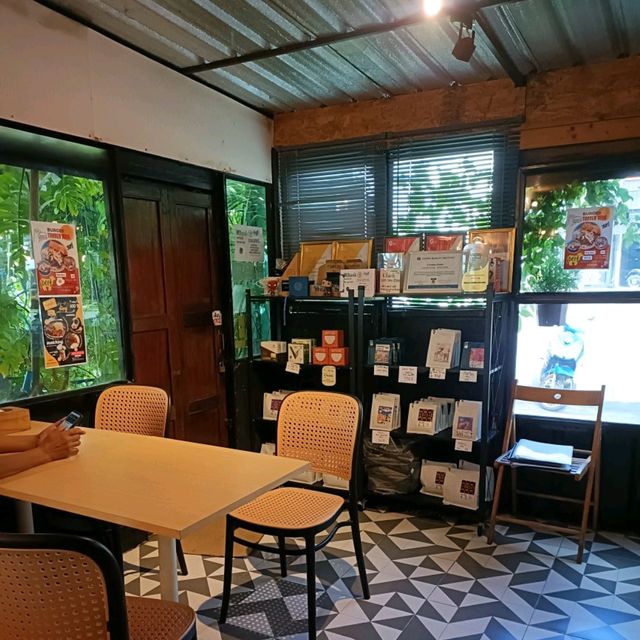 AB about coffee and garden at Lopburi 