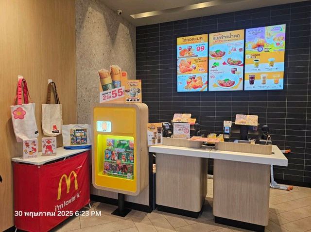 🍔🌊 "McDonald’s บางแสน – เบอร์เกอร์ไก่ริมทะเล