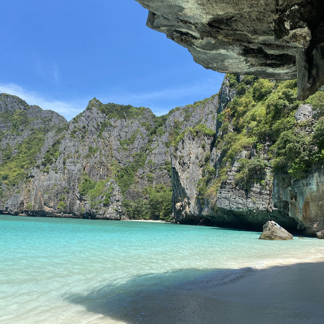 เกาะพีพี (Phi Phi Islands) 🌴🌊 