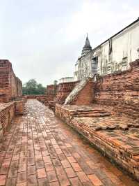 静けさの中に残る歴史の息吹。#ナコンルアン寺院 #タイ旅行