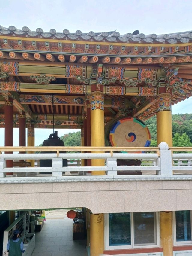 신비로운 동굴 법당