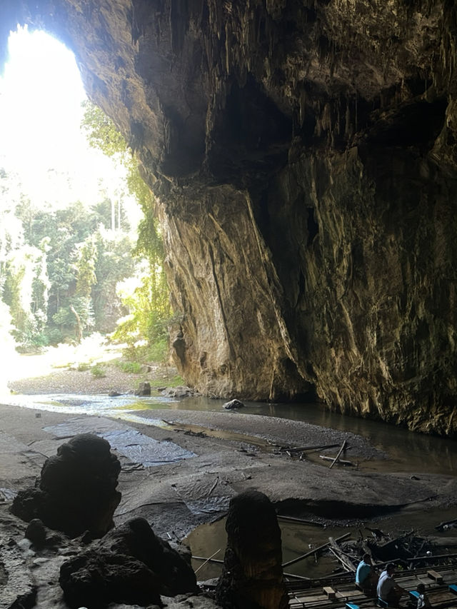 ล่องแพในถ้ำ ถ้ำน้ำลอด !! ล่องแพในถ้ำ ถ้ำน้ำลอด !!