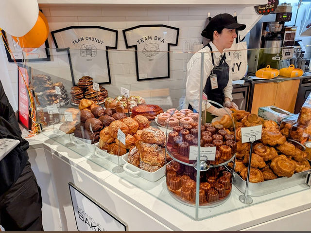 🍩紐約甜點朝聖｜Dominique Ansel Bakery 食記｜可頌甜甜圈始祖就在這！
