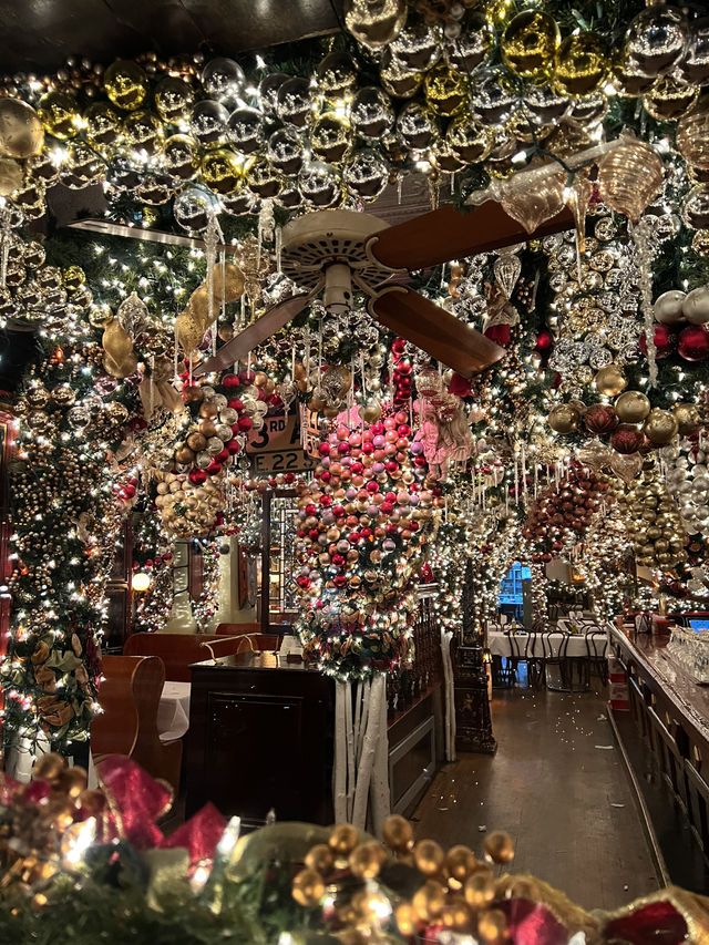 🗽🎄 NYC is the best place to be during festive season! 