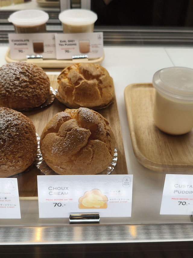 曼谷｜被店門口的狗狗吸引進去，卻意外發現一家日式甜點小宇宙，溫柔可愛到不想離開！