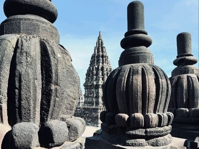 「プランバナン寺院」—壮麗なヒンドゥー遺跡で時を超える旅
