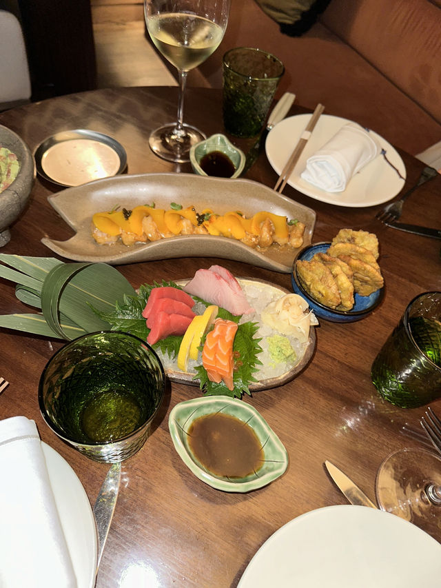 คลับร้านอาหารรวมอยู่ในที่เดียวในดูใบ