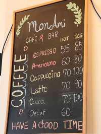 Chill Vibes at MonAmi Cafe!