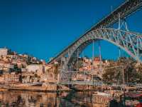 Porto’s Postcard Perfect Pair – Cais da Ribeira & Luís I Bridge
