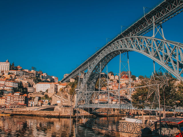 Porto’s Postcard Perfect Pair – Cais da Ribeira & Luís I Bridge