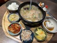 高雄成功路上漢神百貨B3美食天地.（韓姜熙小廚房）是我的最愛餐點