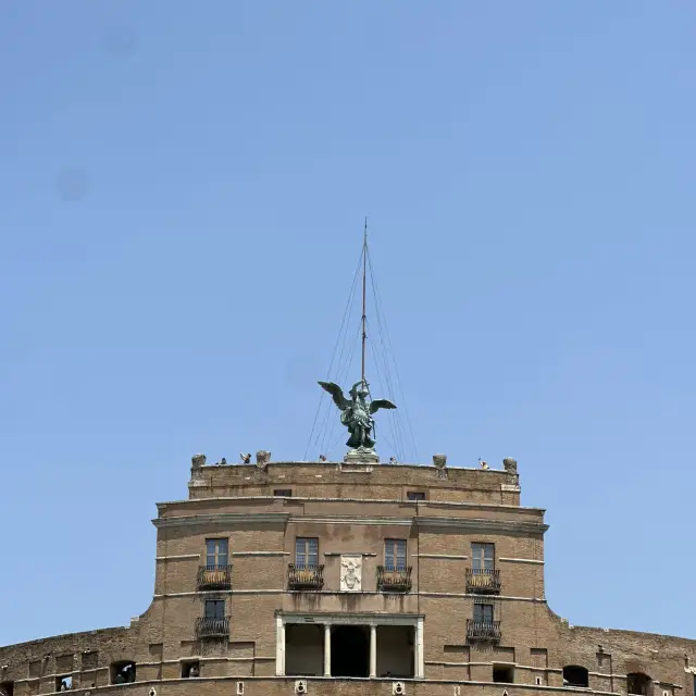 สะพานปอนเตซานต์แองเจโล – สะพานสัญลักษณ์แห่งกรุงโรมพร้อมวิวที่งดงาม