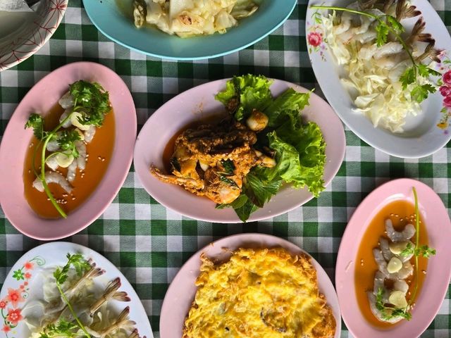 เจริญรสบุฟเฟ่ต์อาหารไทย สวนหลวงเชียงใหม่