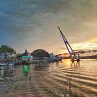 🇲🇾 Kuching Waterfront: Where Serenity Meets Sunset Splendor