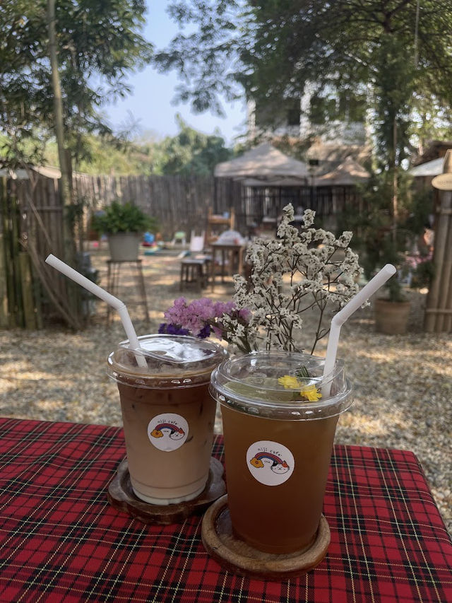 🌸 Niji Café – มุมเงียบ ๆ ของวันธรรมดา ที่ทำให้ใจอ่