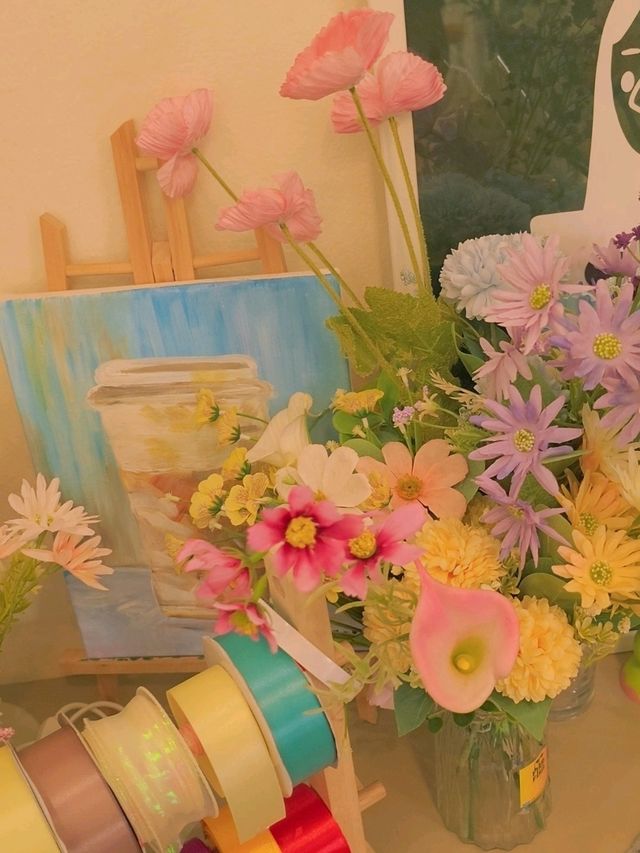 ชวนมาเวิร์คช็อปจัดดอกไม้ ที่คาเฟ่สุดมินิมอล 💐