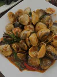 “เฉลียงลม เกาะล้าน” – ร้านเด็ดริมทะเลที่ต้องโดน!