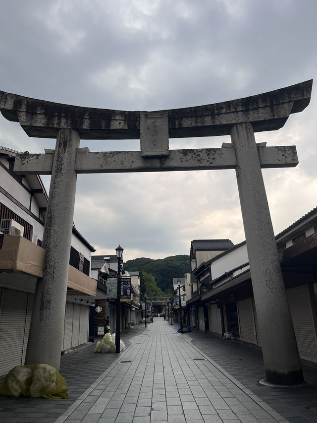 Guide to be able to take pictures of Dazaifu Shrine without the crowd!