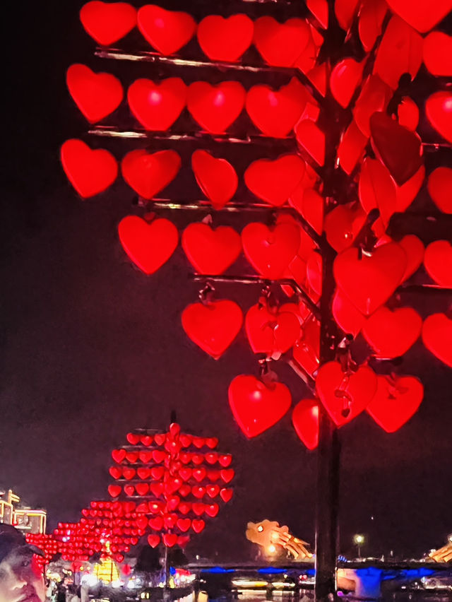 💞 Love Bridge Da Nang – Locks, Lights & Romance by the River❤️