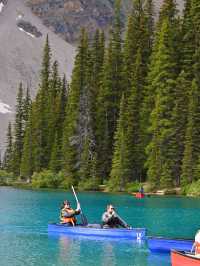 Moraine Lake ยอมในความฟ้าของทะเลสาบ