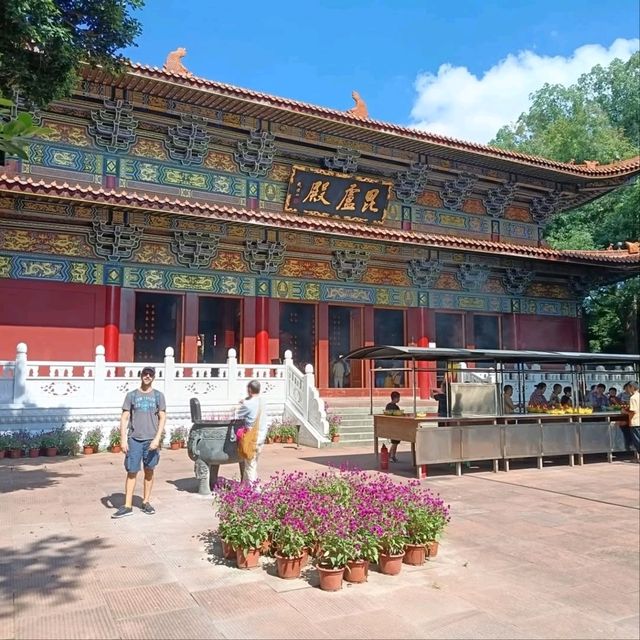 Exploring the Leshan Area, Sacred Cliffs and River Views