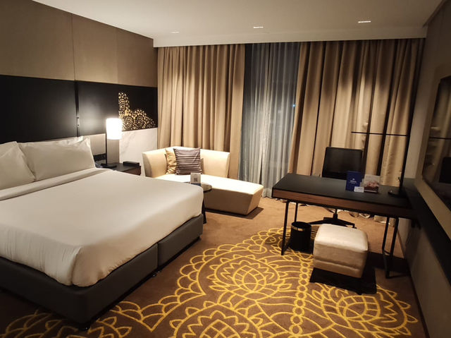 ✨🏨 Hilton Bangalore Embassy GolfLinks – Your Stylish Escape in Bengaluru 🌿🌆