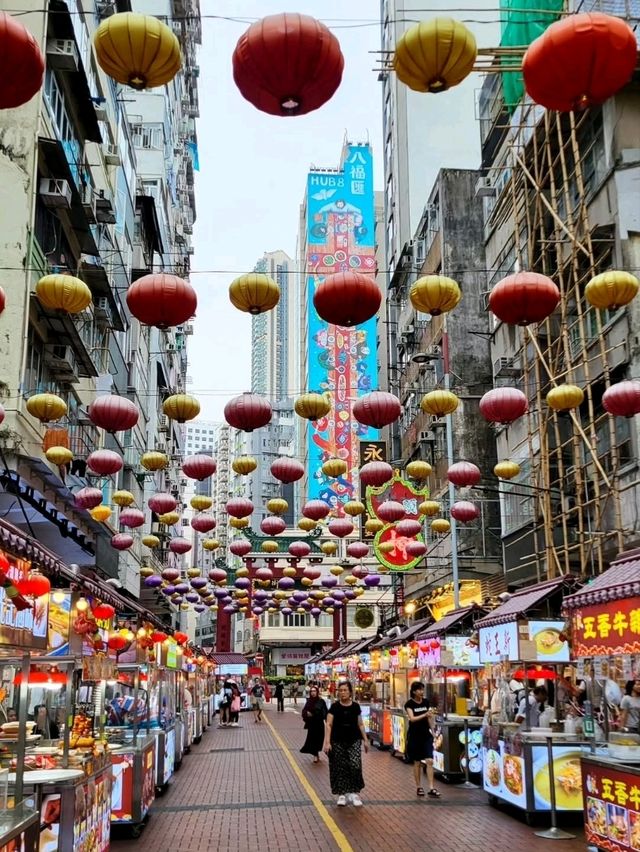Lively Stroll Through Kowloon
