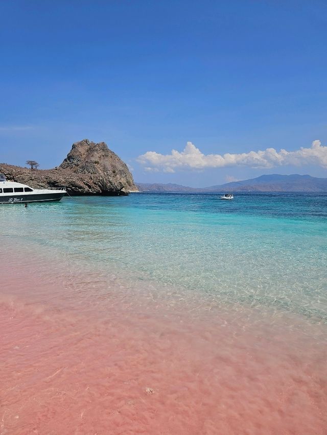 Pink Beach Padar: Where the Sand Blushes and the Sea Shines