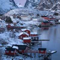 挪威羅弗敦群島的極光衝浪