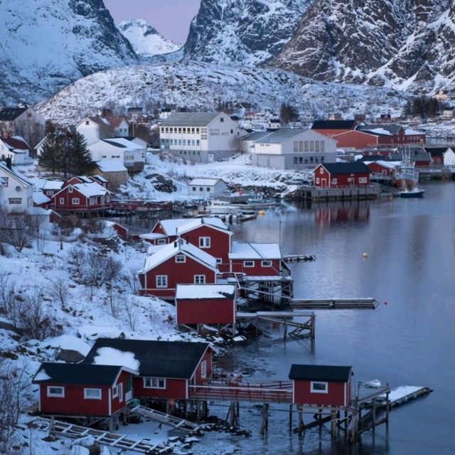 挪威羅弗敦群島的極光衝浪