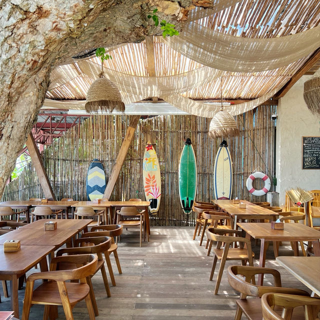 SHE SAILS CAFE & BEACH CLUB