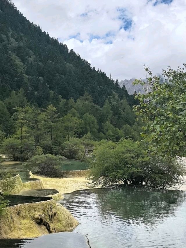 The Valley That Glows with Seasons