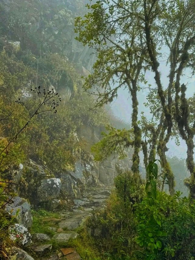 🏔️ Machu Picchu Valley – The Mystical Gateway to the Lost City of the Incas