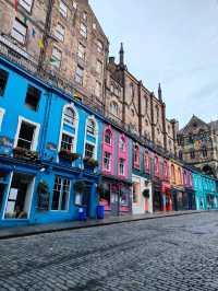 Victoria Street, Edinburgh: A Curved Portal to Whimsy and Wonder