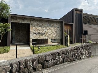 Encountering hot springs and volcanoes, tranquil seascapes, and unbeatable cuisine—this Kyushu trip encompasses Beppu, Yufu, Aso, Usa, and Itoshima, offering a journey through natural beauty and cultural corners, combining therapeutic vacation experiences with popular tourist attractions. A highlight is Itoshima's Sakurai Futamiura Motoiwa (Matchi-Iwa Rocks) and Mount Aso, where the serene and beautiful scenery, coupled with authentic local cuisine, is truly unforgettable. #ItoshimaSeascape #MagnificentMountAso #KyushuVacation

Full Itinerary Highlights

Beppu - SEKIYA RESORT Terrace Midohara Ryokan
Upon arriving in Beppu, dropping off your luggage at SEKIYA RESORT Terrace Midohara Ryokan (Horita 5 Kumi), you'll be immediately captivated by the hotel's stunning seascape and tranquil atmosphere. Each room features a private open-air hot spring bath, perfect for couples or families to relax and unwind in the evening while enjoying the view. The restaurant offers a set menu with two meals per night, featuring fresh and exquisite food—a truly wonderful experience.

Yufu City - Yufuin Owl Forest
1503-3 Yufu City, Oita Prefecture
This is a paradise for close interaction with owls. The animals are all incredibly cute, making it a great place for families or friends to take photos. Open Monday to Friday 9:30 AM to 5:00 PM, extended to 5:30 PM on weekends. Remember to make online reservations in advance, as it gets very crowded on weekends.


Aso City - Aso Geopark + Nakadake First Crater Exploration Route
Aso City, Kumamoto Prefecture / 〒869-2225 Kumamoto, Aso, Kurokawa, Crater
Mount Aso is definitely the most breathtaking natural wonder of the entire trip. The Nakadake First Crater Exploration Route has a complete walking trail, offering spectacular views of the crater on a clear day, with fresh air that is truly invigorating. The geopark is large, so it's recommended to allow at least half a day for a thorough exploration.


Usa City - Kyushu Natural Zoo

2-1755-1, Ajimumachi Minamihata, Oita, Usa, Japan 872-0722

Opening hours: 9:30 AM to 3:00 PM. The zoo boasts a wide variety of animals, making it ideal for family trips. The animals are quite lively, so it's best to visit slowly in the morning when there are fewer people. You can even drive around the zoo, a unique experience.

Itoshima City - Sakurai Futamiura Meotoi Rocks

Itoshima's seascape is absolutely stunning, making it the place I most want to revisit during this trip. The Sakurai Futamiura Meotoi Rocks are tranquil and perfect for taking photos. There are many hidden gem restaurants nearby, perfect for a leisurely stroll after a meal. If you're looking for a place to avoid the crowds and enjoy the soothing seascape, Itoshima is highly recommended!

Transportation and Accommodation Tips

- SEKIYA RESORT Terrace Midohara Ryokan is best enjoyed by car, as parking is available. If you don't have a car, it's recommended to book a shuttle bus or taxi service in advance.

- Most attractions are accessible by car/bus. Purchasing a Kyushu region one-day transportation pass is highly recommended to save time and transportation costs.

Food Recommendations

- Beppu and Itoshima areas have many seafood and local eateries. On Itoshima, the seafood rice bowls, grilled oysters, and handmade desserts are must-try dishes. Cafes generally have ocean-view seating, perfect for Instagram-worthy photos!

- Ryokan dinners are prepared with care and fresh ingredients. Remember to book a two-meal set meal for your stay.

Hidden Itinerary Tips

- The Aso volcano trail is quite long; comfortable shoes and your own water are recommended.

- Beppu onsen is best enjoyed in the evening to avoid crowds and enjoy the night view.

- Itoshima attractions are relatively quiet. For a soothing ocean view experience, weekdays are best. A stroll along the coast after lunch is very relaxing.


If you want to experience the tranquility of nature and the delights of hot springs and gourmet food all in one trip, I highly recommend this itinerary. Every stop is worth lingering over; I'm sure you'll fall in love with the beauty of Itoshima and Aso, just like I have!

#KyushuVisits #ItoshimaMustVisit #AsoMountain #HotSpringResort #JapaneseFood