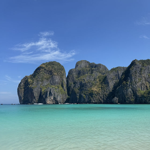 ทะเลน้ำใสสวยมากในกระบี่ 🌊🌴 ทะเลน้ำใสสวยมากในกระบี่ 🌊🌴