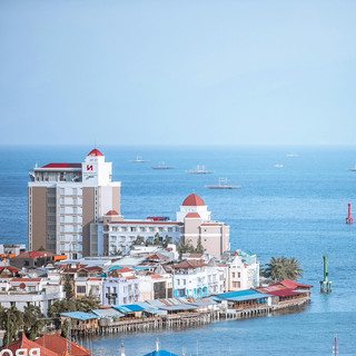 Subic Bay, Olongapo, and Zambales are the ultimate travel trio in the Philippines! 🌴✨ Once a U.S. Naval Base, Subic Bay’s totally glowed up into the Subic Bay Freeport Zone (SBFZ)—aka a duty-free paradise where you can shop till you drop, fam.
Olongapo City is literally next door, always buzzing with local energy and epic street eats (late-night BBQ, anyone?).
Here’s your go-to snapshot for this getaway:
· Subic Bay Freeport Zone (SBFZ):
Dive into unique shopping malls, get your wild on at Zoobic Safari (Ilanin Forest West, SBFZ, open daily 8am–4pm), and catch some sea vibes with the dolphins at Ocean Adventure (Camayan Wharf Rd, SBFZ, open daily 9am–6pm). Serious fun for all ages!
· Olongapo:
Only minutes from SBFZ, Olongapo is bursting with authentic Filipino food adventures—think crazy good halo-halo and sizzling sisig you’ll keep dreaming about. Get your grub on!
· Zambales:
Craving even more sun and sand? Island hop and surf your heart out in Zambales! Crystal Beach in San Narciso and the iconic Anawangin Cove are total dream spots for beach bums and adventure seekers alike.
All these must-visit stops deliver mind-blowing sunsets 🌅, dreamy chill beaches, and non-stop activities—perfect for couples, your whole squad, or solo wanderlust.
So, are you ready to live your best tropical life? Lock in your visit, find top-rated stays, and score the hottest adventure bundles all on trip.com!
#philippines #olongapo #subicbayfun #travel2026 #naturalwonders