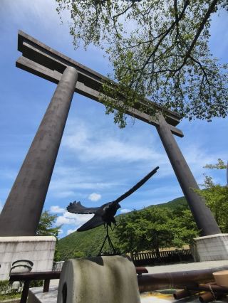矗立在稻田中央的巨大結界一大齋原