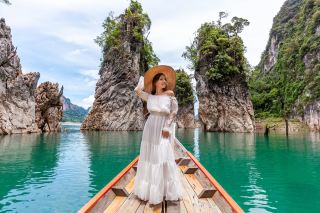 Cheow Lan Lake: Thailand's Floating Bungalows in a Flooded Rainforest 🌊🛶
