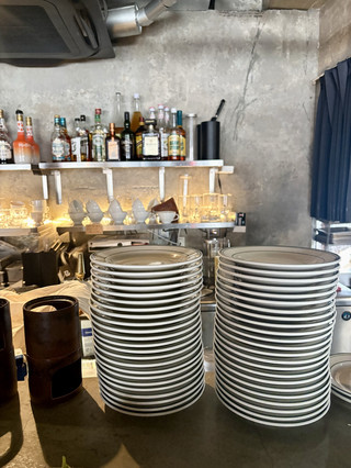Enjoy a stylish lunch at "COMMA, Umeda Branch" in Umeda.