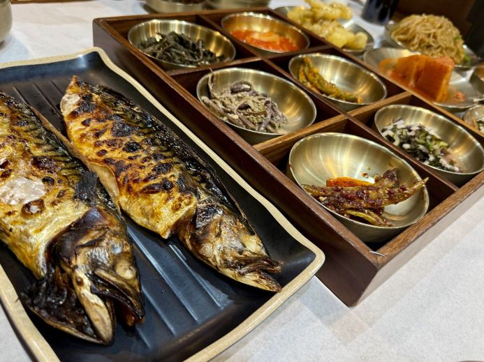 [Korean Food] The kiln-grilled fish and unlimited side dishes were incredible!