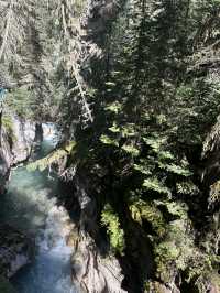 🇨🇦バンフの人気トレイル🏞️【ジョンストンキャニオン】で滝と渓谷を満喫