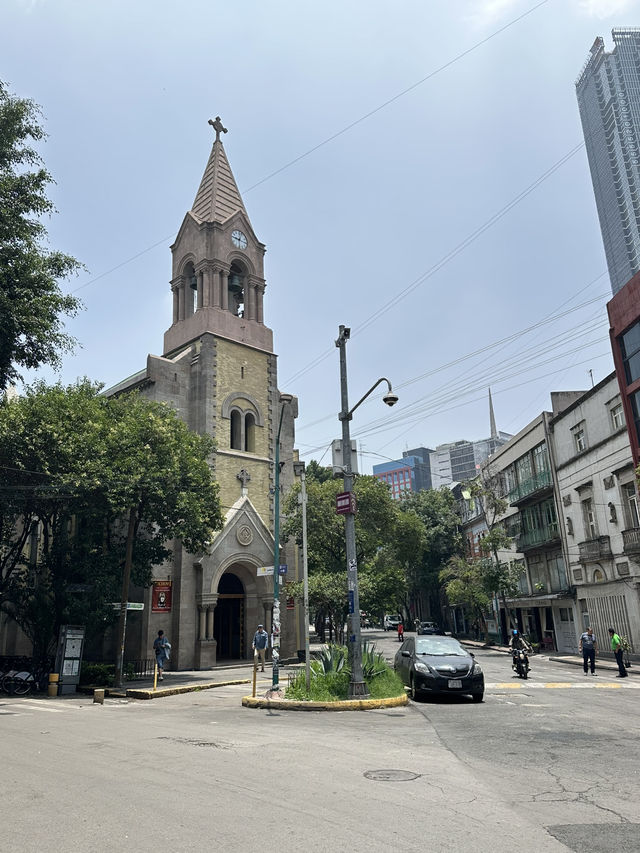 Cuauhtémoc – Mexico City’s Cultural Crossroads. The Neighborhood That Never Sleeps🪅🪅