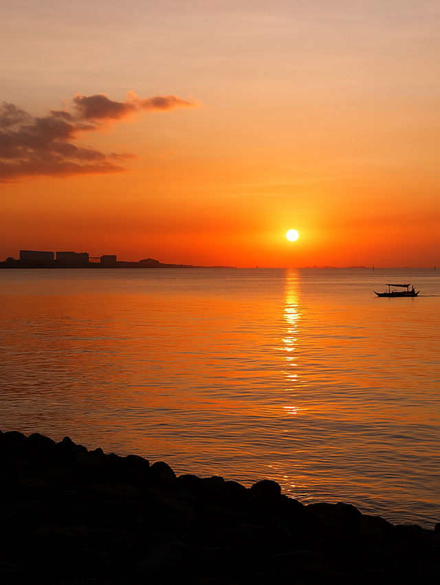 🌆 Paranaque: Where Local Life Meets Modern Energy 🌆