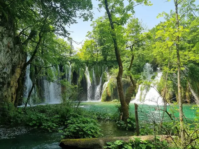 A Journey through Plitvice Lakes 🌿🏞️