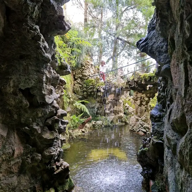 🏰✨ Discover Quinta de Regaleira! 🌳🌹


