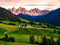 Why Dolomities are considered to be the natural paradise of Italy!