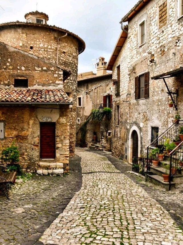 🏰 Whispers of Stone – Sermoneta, Italy