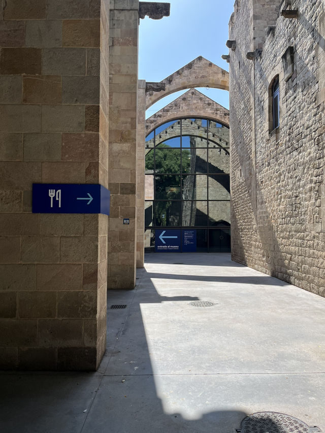 Barcelona｜ Nice coffee shop in the museum 