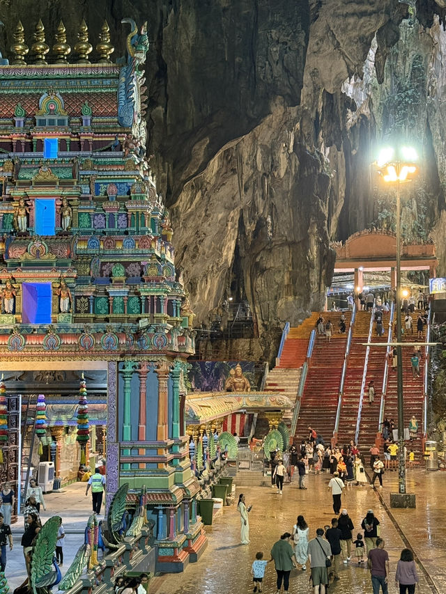 Batu Caves чудо в нескольких километров от центра Kuala Lumpur 